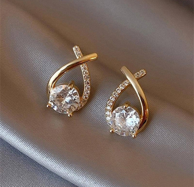 Women's Pack of 2 Brass Gold Plated Crossover Twirl AD Stud Earrings (Gold)